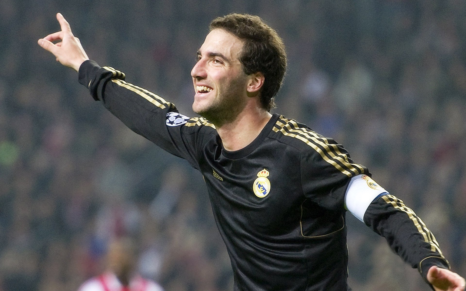 以足球为主题的数字文化内容持续丰富，影响力不断扩大，以足球为主题的标题