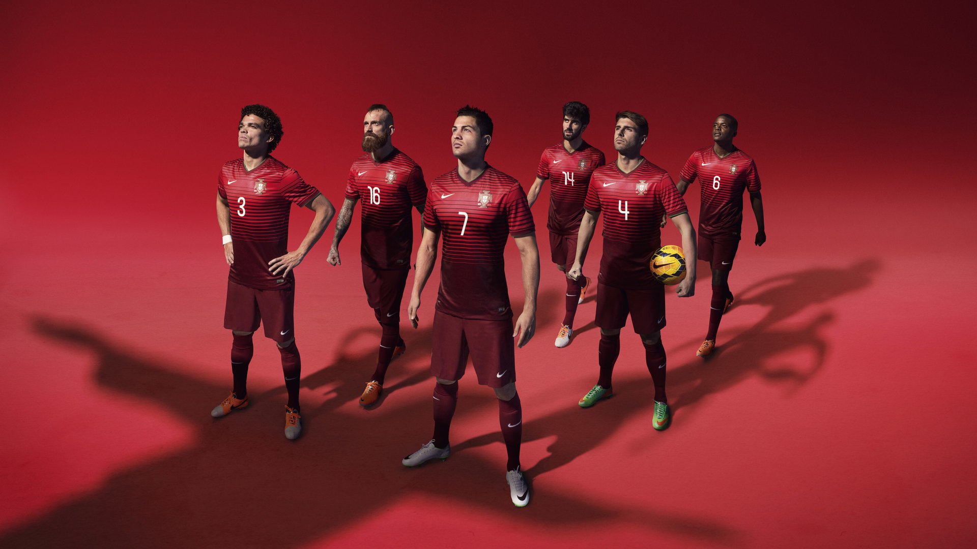 安东·李恩：凭借不懈的跑动和精准的传球，他为全黑队创造进攻机会